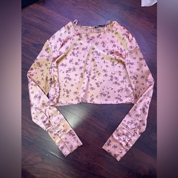 Zara Crop Long Sleeve - Picture 1 of 2